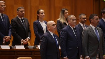 Românii consideră statul vinovat pentru problemele lor. Peste 74% cred că relațiile dictează succesul în România