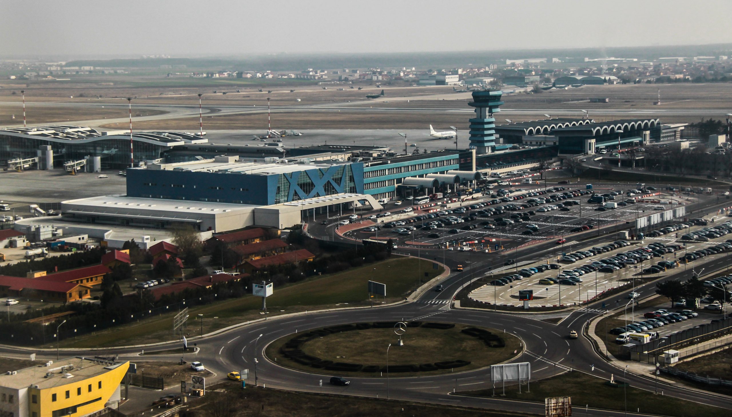 Aeroportul Otopeni face loc pentru mai multe avioane. Au fost inauguate cinci poziții de parcare pentru avioane și o nouă cale de rulare