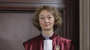 Elena-Simina Tănăsescu este noul președinte al CCR. E prima femeie care ocupă această funcție de la înființarea Curții. A fost numită judecător CCR în 2019 de Klaus Iohannis