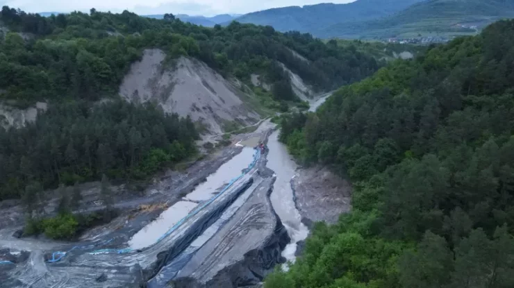 Starea de alertă de la Salina Praid se prelungește încă 30 de zile, după ce pârâul Corund a inundat salina