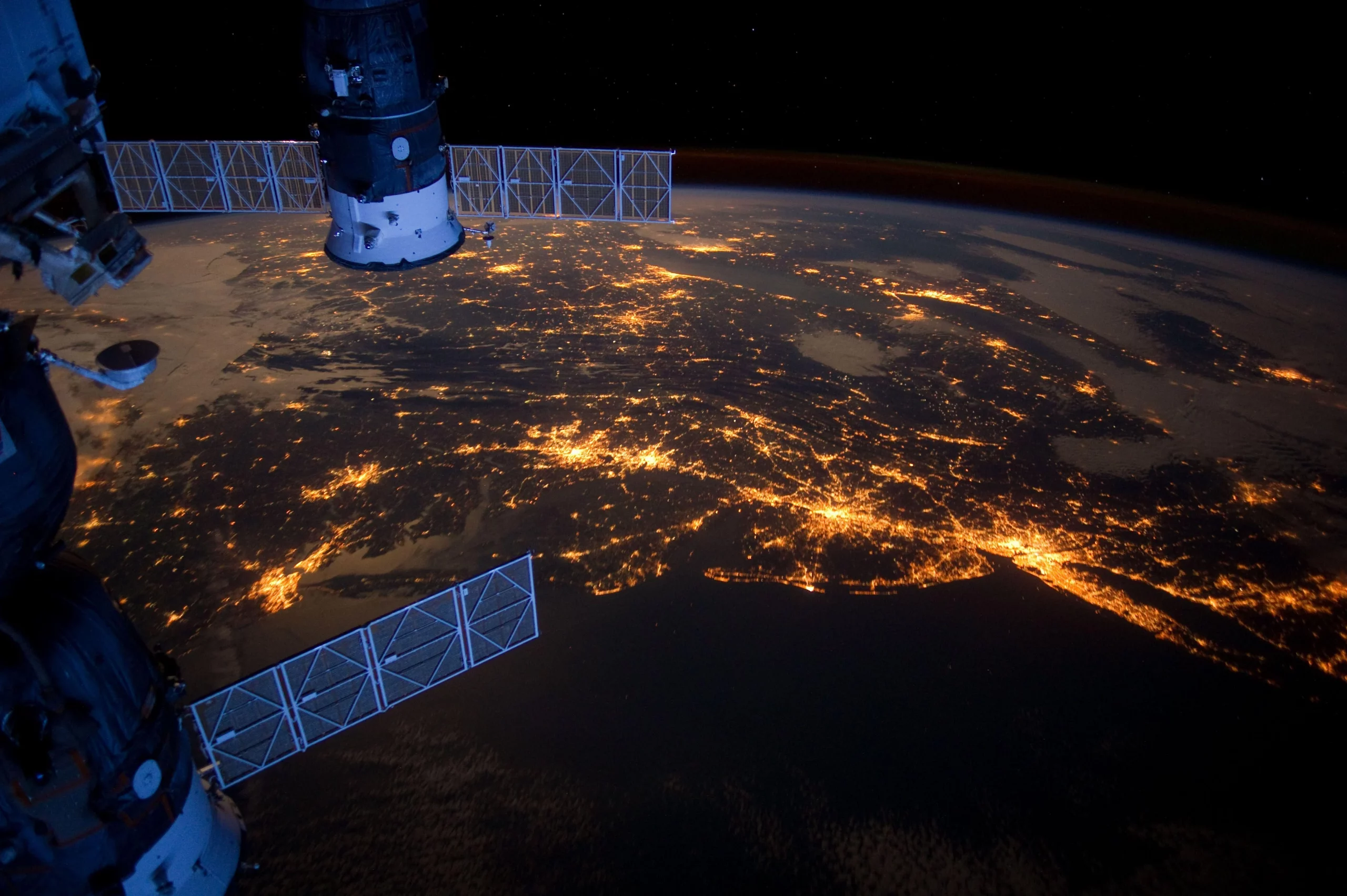 Astronauții au surprins în ultimul an imagini spectaculoase ale Pământului văzut din Spațiu. Ce arată fotografiile