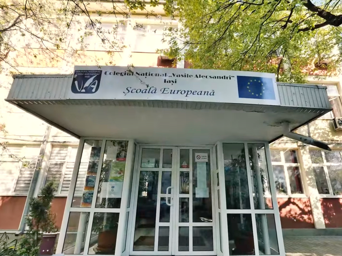 Doi elevi din Iași și-au luat certificate CES înainte de Evaluare. Unul e fiul directoarei și altul este fiul profesoarei de geografie