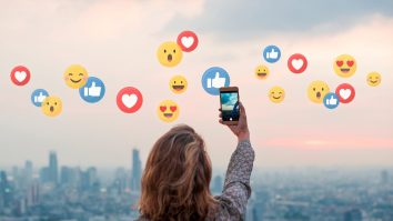 De ce avem mai mulți prieteni online decât în realitate și ce spune știința despre asta