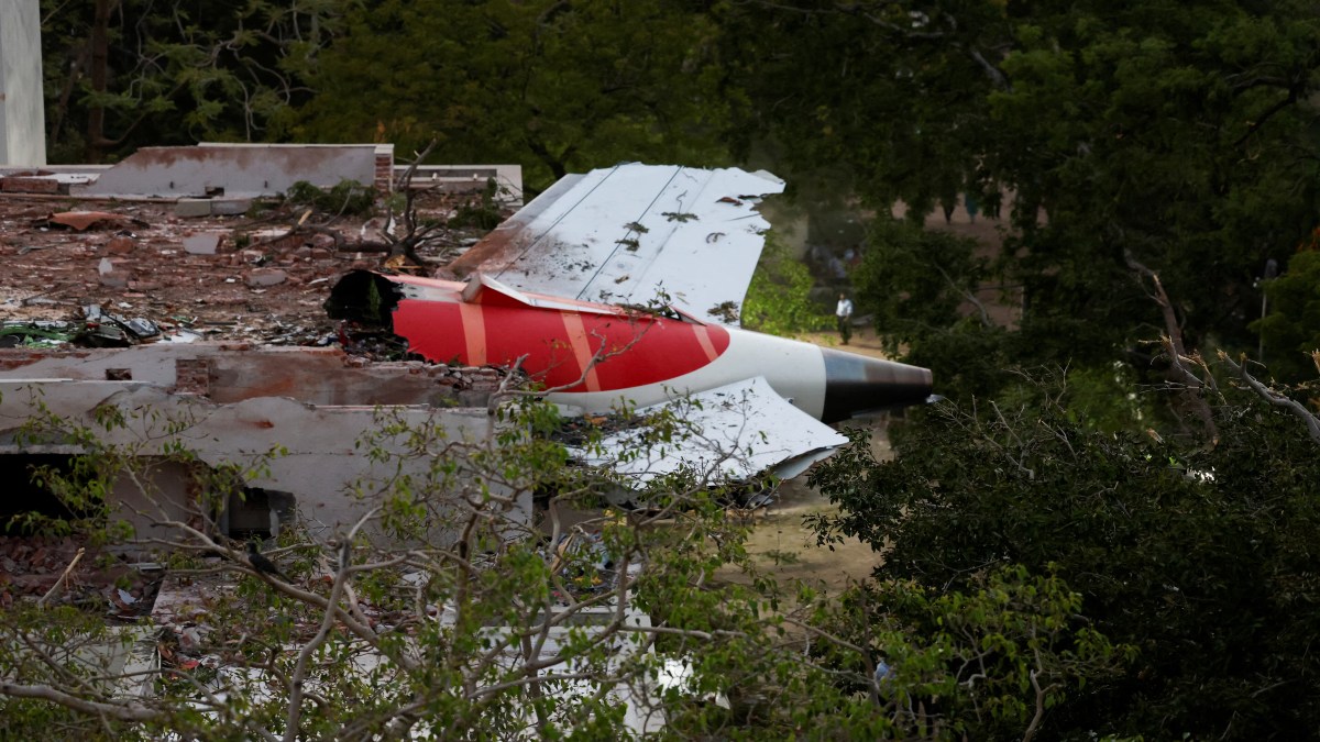 Alimentarea cu combustibil a avionului Air India a fost întreruptă la câteva secunde după decolare. Ce arată raportul anchetatorilor