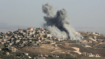 Atacurile aeriene israeliene în estul Văii Bekaa din Liban au ucis cel puțin 12 persoane. Complexuri militare ale grupului Hezbollah au fost vizate