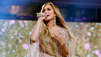 Jennifer Lopez va concerta astăzi pentru prima dată în România. Evenimentul are loc în Piața Constituției și e parte din turneul „Up All Night”
