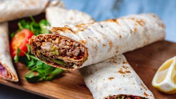 Comenzile de kebab au crescut cu 13% față de anul trecut. Cât de des comandă românii de mâncare