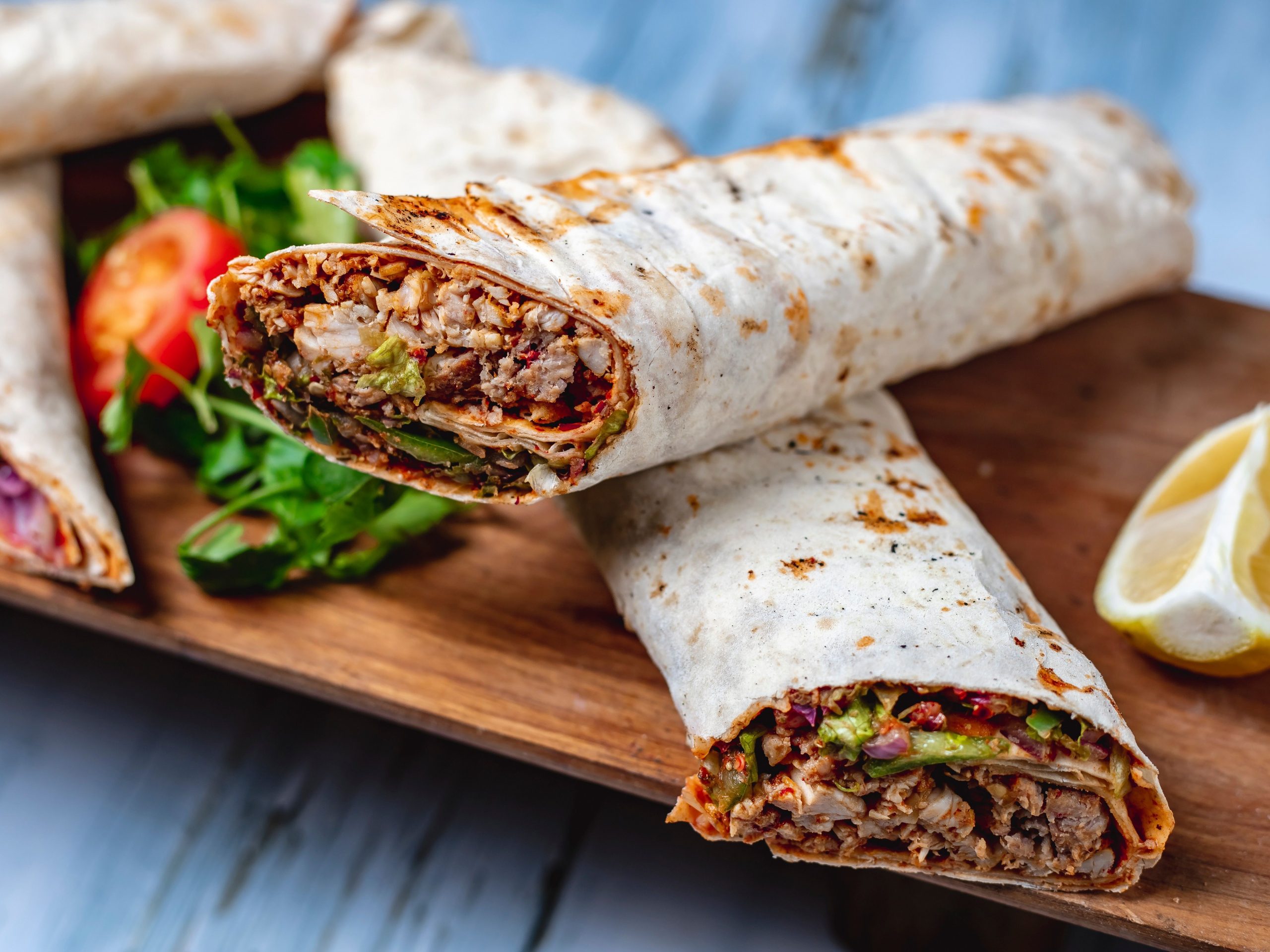 Comenzile de kebab au crescut cu 13% față de anul trecut. Cât de des comandă românii de mâncare