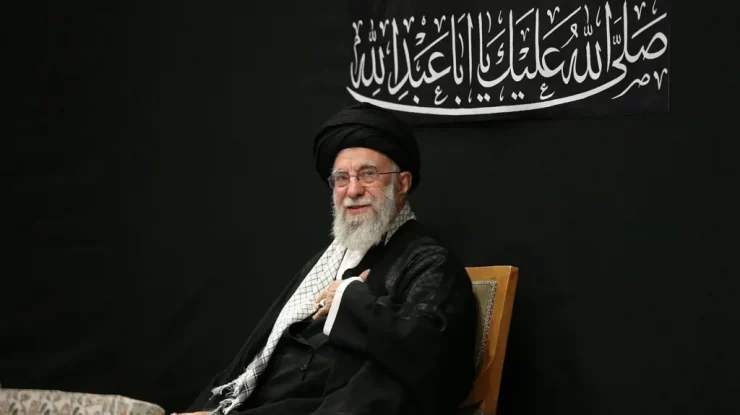 Ali Khamenei a făcut prima sa apariție publică după începutul conflictului dintre Iran și Israel. Ayatollahul a participat la o ceremonie religioasă
