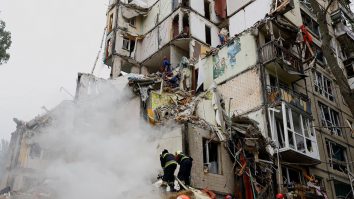 Un atac aerian rusesc a lovit multiple clădiri rezidențiale în Kiev. Șase persoane au murit și alte 52 au fost rănite