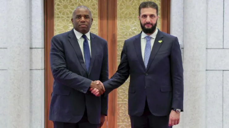 David Lammy a devenit primul ministru britanic care vizitează Siria după 14 ani, întâlnindu-se cu Președintele interimar Ahmad al-Sharaa