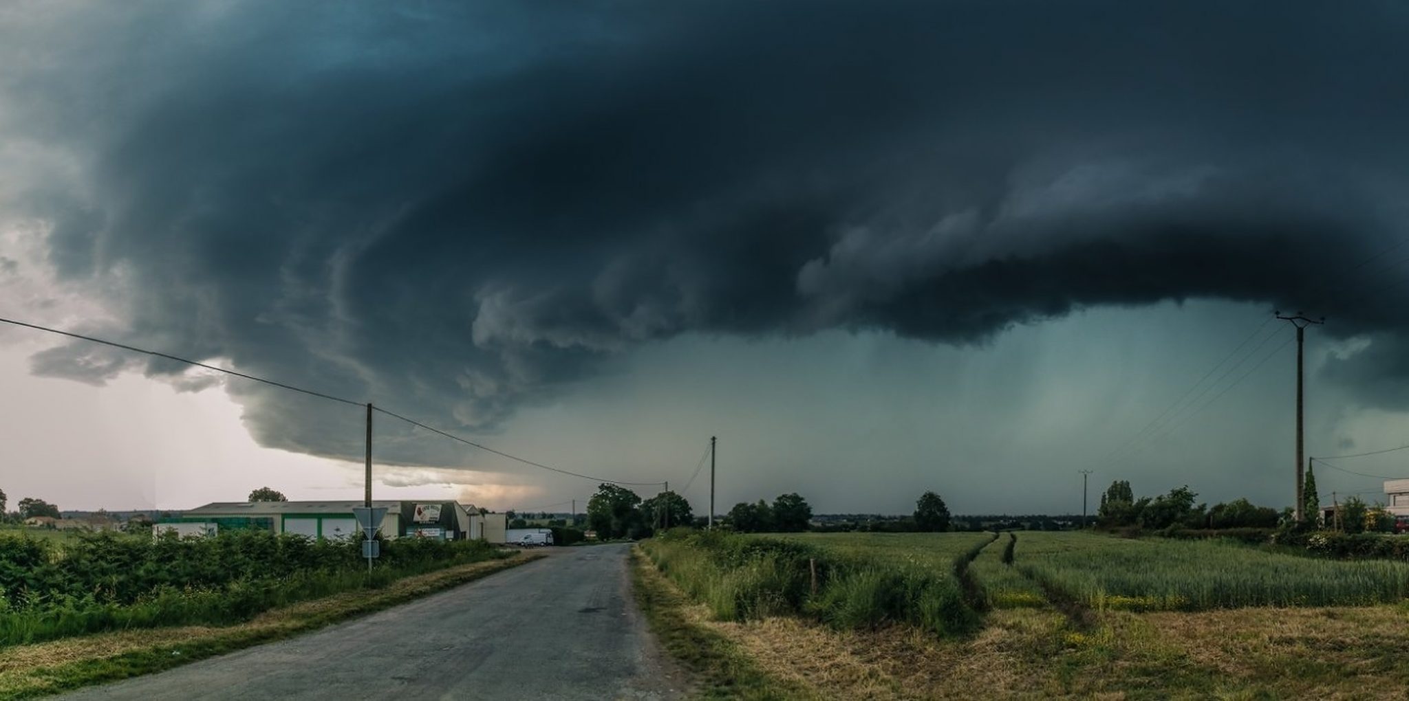 ANM: Nord-vestul țării scapă de caniculă, dar vin furtunile. Capitala și alte 5 județe din sud rămân sub cod roșu de caniculă