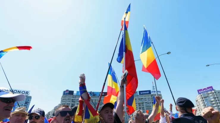 Șoferii de TIR paralizează accesul în București. Susținătorii lui Călin Georgescu au extins protestele pe A1