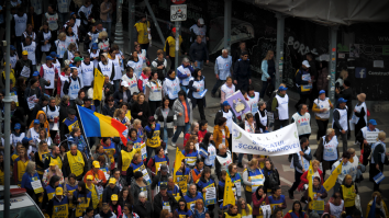 Profesorii au început protestele față de Legea Bolojan. Protestatarii au cerut demisia Ministrului Daniel David