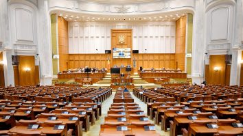 Europenii sunt tot mai dezamăgiţi de democraţie. Doar 30% dintre români apreciază dreptul la vot şi recunosc importanţa echilibrului între puteri