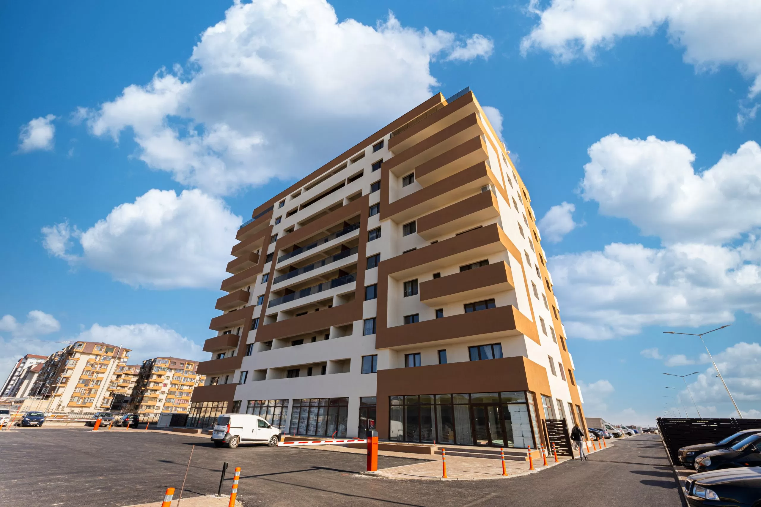 Românii cumpără mai multe imobile în perioada de vară. Daniel Crainic, marketing manager: „Oamenii au mai mult timp pentru vizionări”