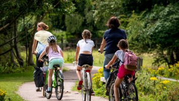 Temele de vacanță sunt depășite. Gabriel Chicioreanu, expert parenting: „Ar însemna ca părintele să fie mult mai implicat în viața copilului”