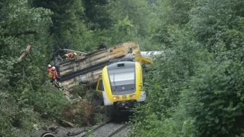 Cel puțin 3 persoane au murit și mai multe au fost rănite în urma deraierii unui tren în Germania