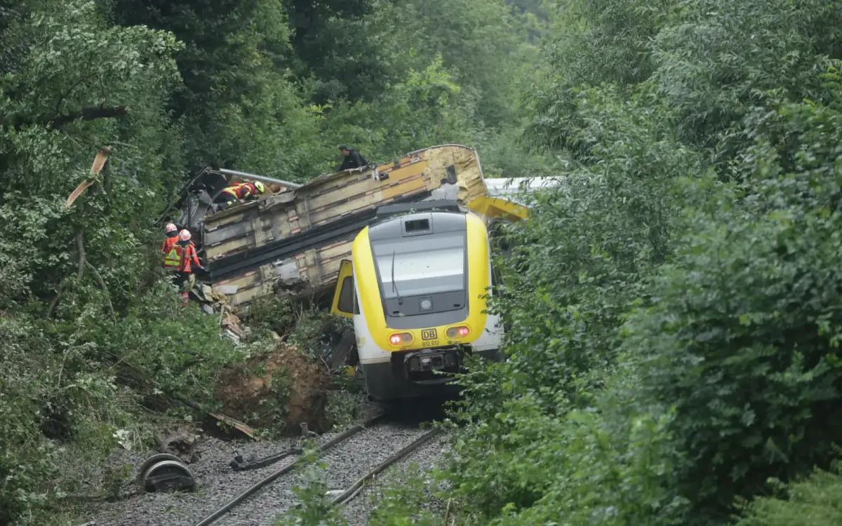 Cel puțin 3 persoane au murit și mai multe au fost rănite în urma deraierii unui tren în Germania