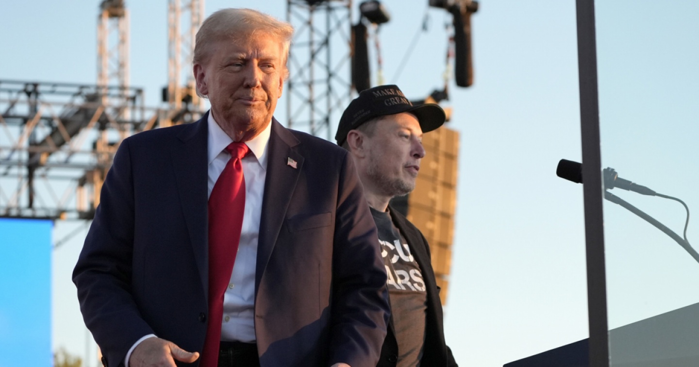 Trump se gândește să-l deporteze pe Musk: „Să-și închidă afacerea și să se întoarcă în Africa de Sud”. Războiul dintre cei doi a reînceput