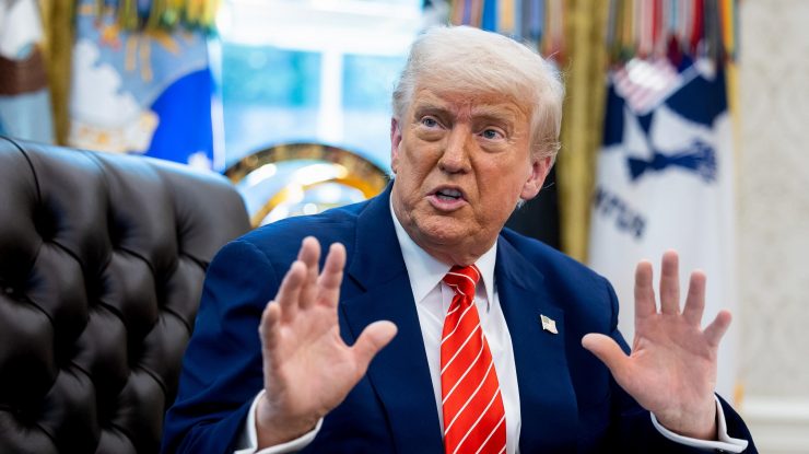 Donald Trump interzice Inteligența Artificială „woke” în agențiile guvernamentale