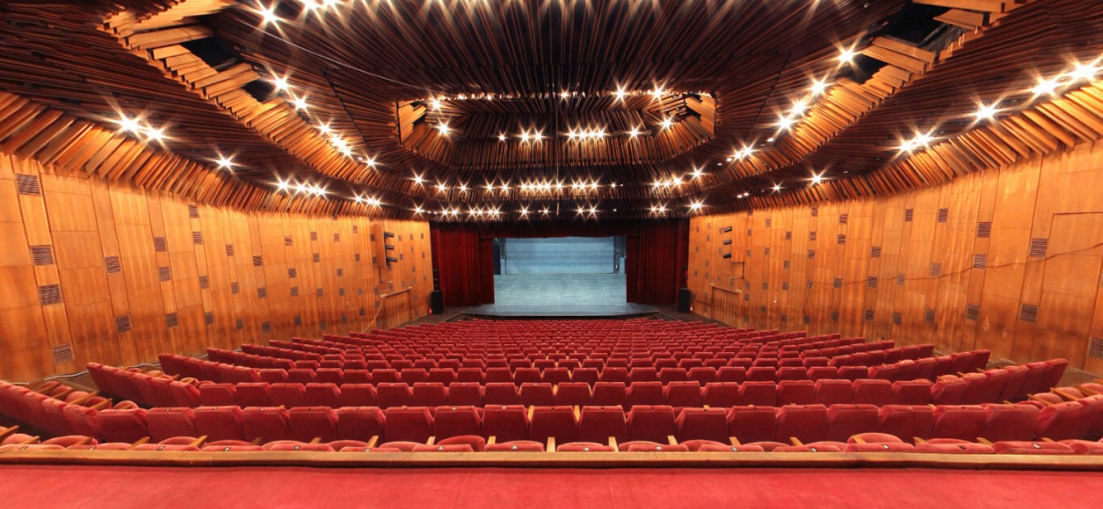 Antologia „Combates de dramaturgia. Teatru spaniol contemporan” se lansează azi la Craiova