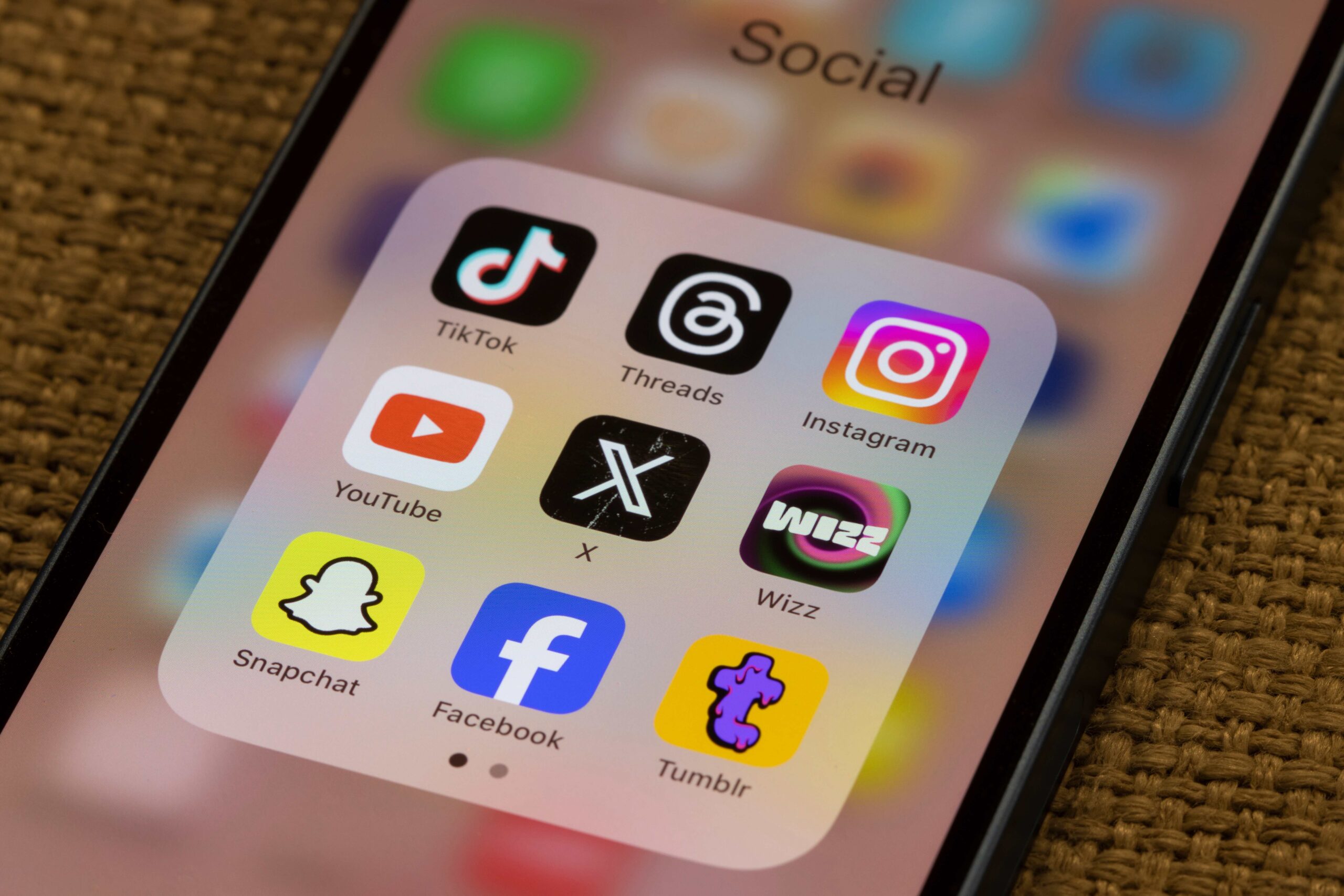 TikTok are o nouă funcție în parteneriat cu YouTube. De acum, poți salva melodiile din clipuri direct în YouTube Music