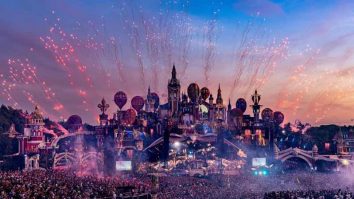 Astăzi te distrezi la Tomorrowland pe ritmurile lui Armin Van Buuren. Alături de el pe Mainstage va fi și Martin Garrix