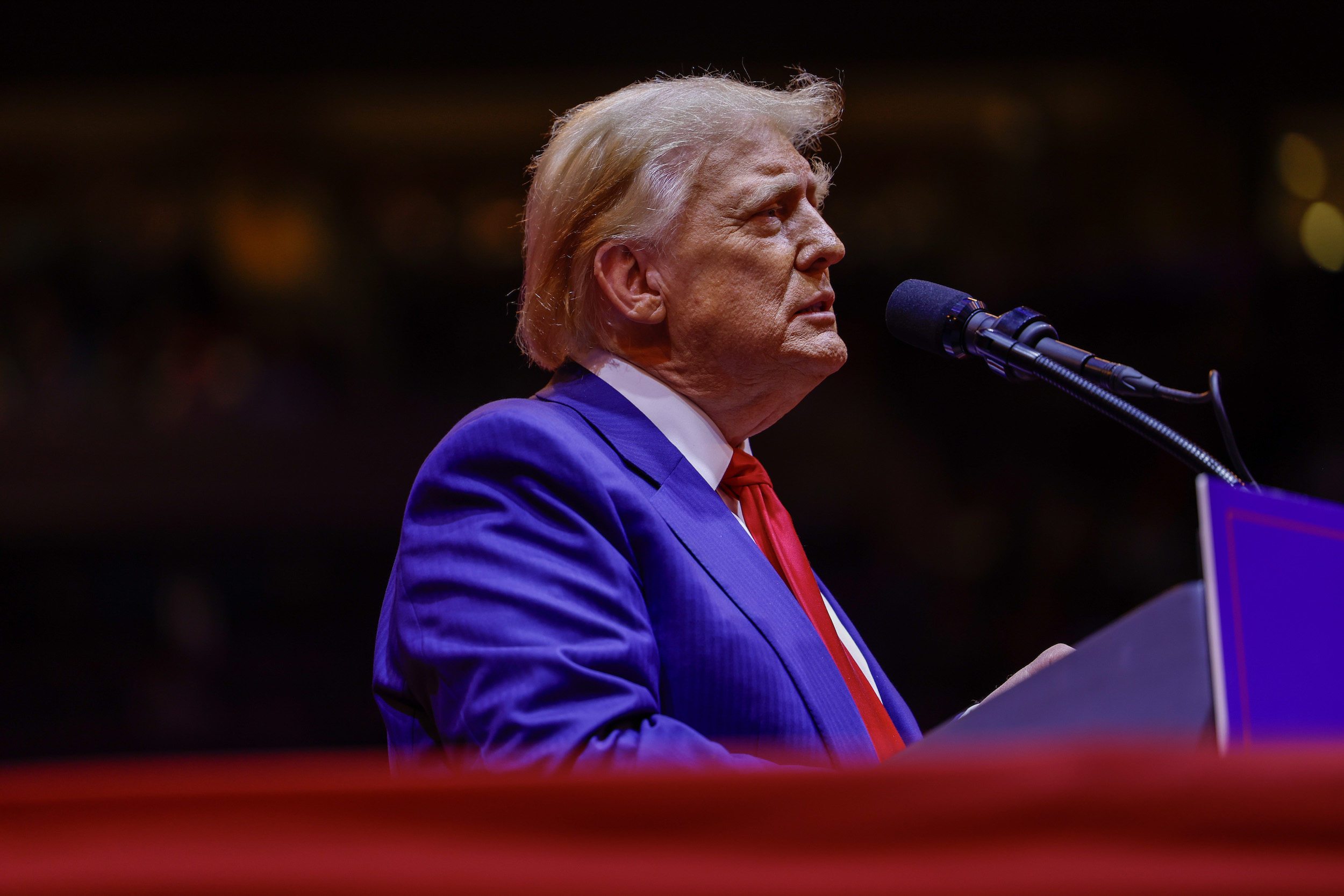 Trump micșorează tarifele vamale pentru UE la 15%, în loc de 30%. Ce câștigă România din înțelegere