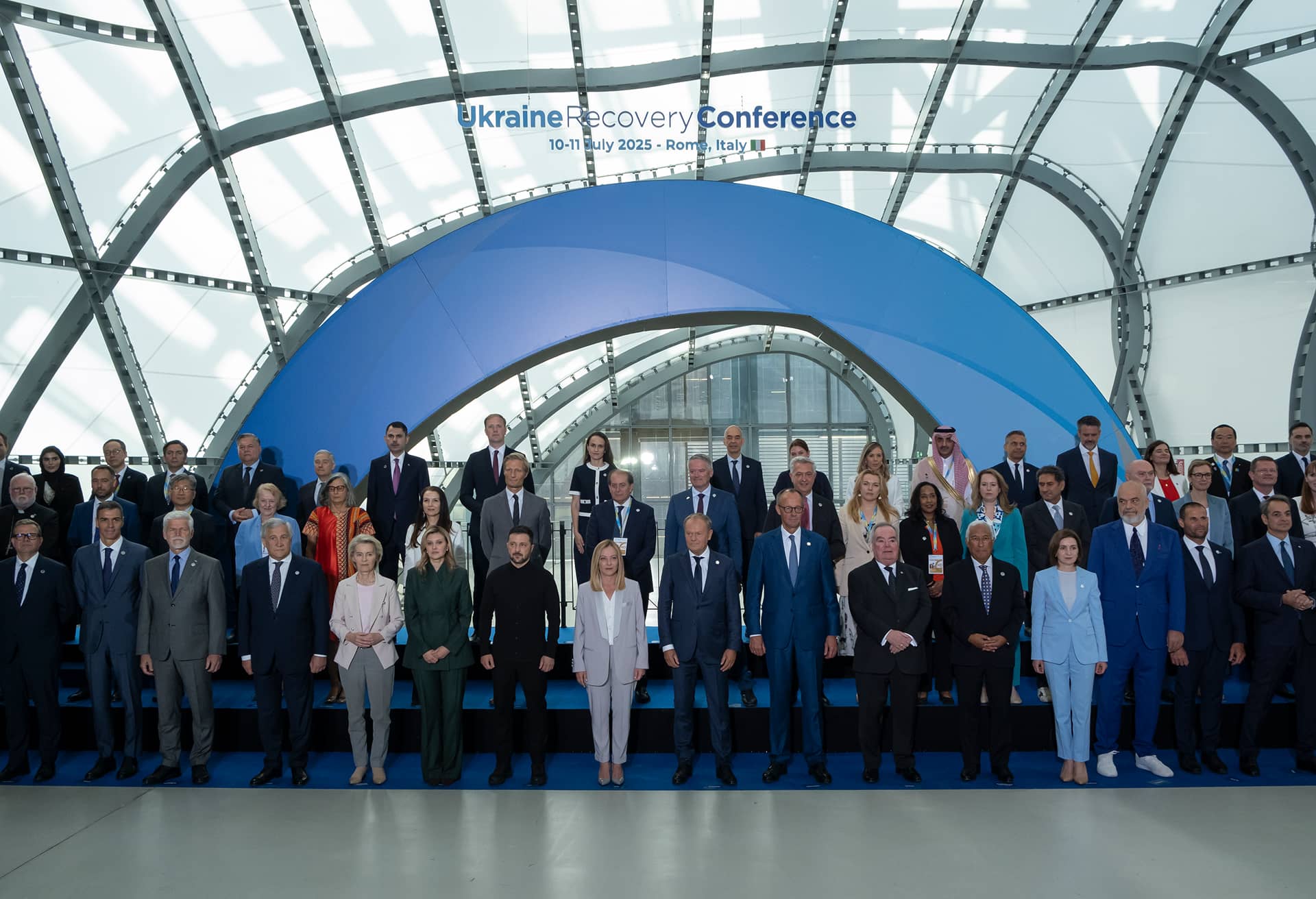 Zelenski primește 10 miliarde de euro în ajutor pentru Ucraina. Ce a obținut Președintele de la Conferința de la Roma