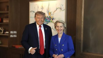 Ursula von der Leyen se va întâlni cu Președintele SUA, Donald Trump, în Scoția duminică. Liderii vor discuta un acord comercial-cadru