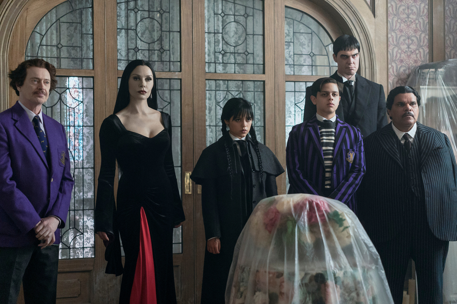 Tim Burton lansează noul trailer pentru sezonul 2 din serialul „Wednesday”