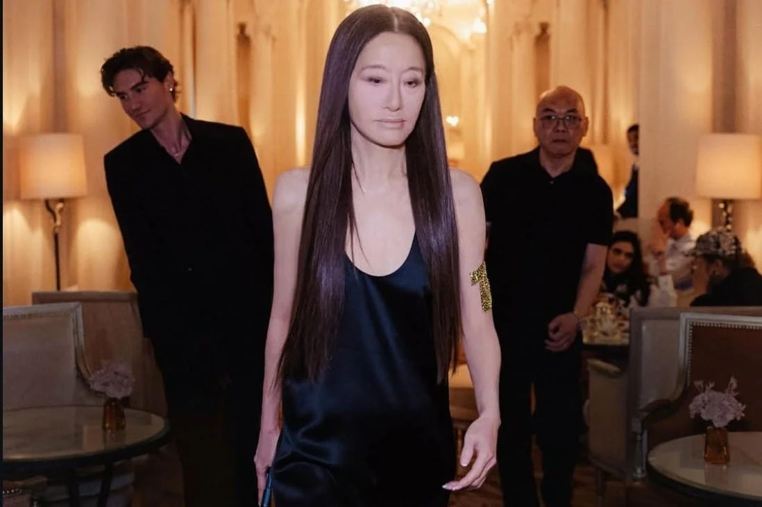 Cum serbezi 76 de ani ca Fashion Icon? Vera Wang a strălucit la o petrecere extravagantă în inima Parisului
