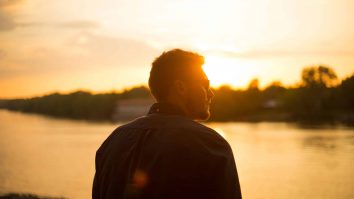 STUDIU. Oamenii sunt „programați” biologic să fie altruiști. Voluntariatul regulat are efecte benefice asupra sănătății