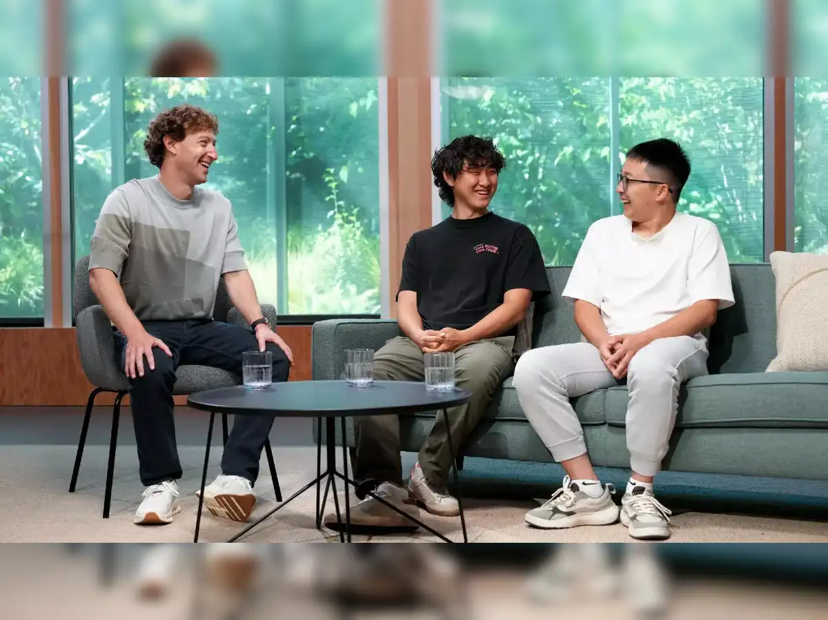 Meta l-a angajat pe co-creatorul ChatGPT ca cercetător-șef în laboratorul de Superinteligență Artificială. Zhao va conduce cercetarea în A.I.