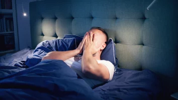 Francezii suferă în număr tot mai mare de tulburări de somn. Ce măsuri radicale a anunțat Guvernul