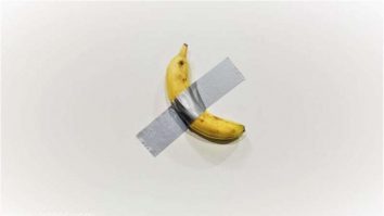 Faimoasa operă de artă cu banana lipită pe perete a lui Cattelan a fost mâncată pentru a patra oară