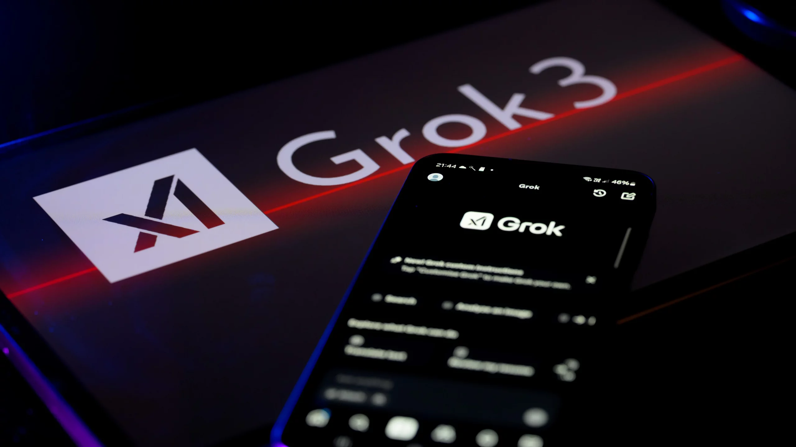 A.I.-ul Grok 3 a luat-o razna în goana spre a fi „politically incorrect”. Cât de grave sunt derapajele aplicației create de Elon Musk