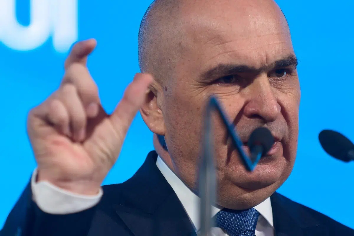 Premierul Austerus curăță bugetul de scame