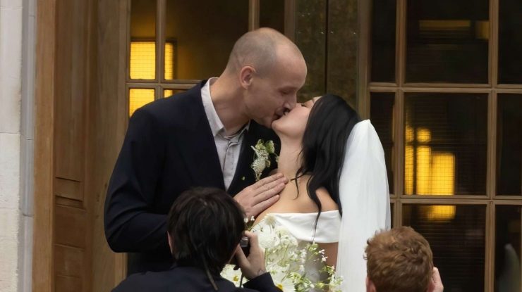 Charli XCX s-a măritat! Cântăreața și-a surprins fanii cu o nuntă secretă la Londra