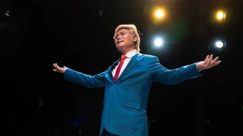 Donald Trump devine protagonistul unui spectacol de operă cantoneză din Hong Kong. În show apare și Zelenski