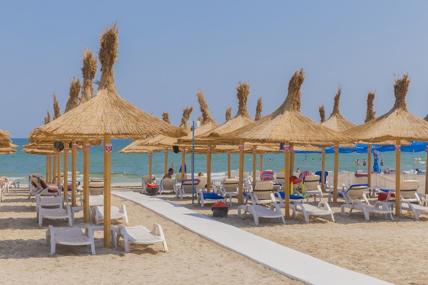 Pe Litoral, în timpul săptămânii, stațiunile sunt aproape pustii. Turiștii se plâng de prețuri mari și de tăierea voucherelor de vacanță