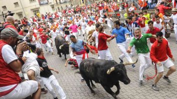Faimosul Festival San Fermín a început: Taurii au gonit 4.000 de alergători pe străzile din Pamplona
