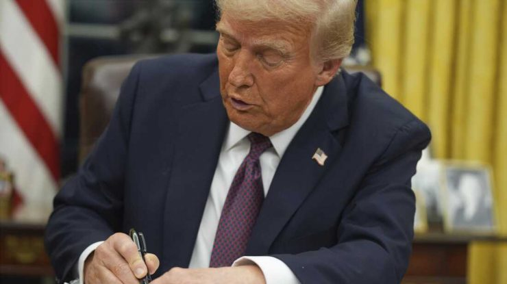 Noile sondaje din SUA arată că Trump pierde susținerea majorității americanilor pentru politica anti-migrație