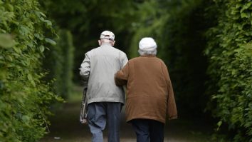 Femeile trăiesc, în medie, mai mult decât bărbații. Ce factori le ajută să își protejeze inima și vasele de sânge