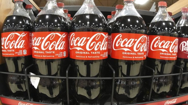 Trump a convins Coca-Cola să renunțe la siropul de porumb și să reintroducă zahărul natural în băuturile de pe piața americană