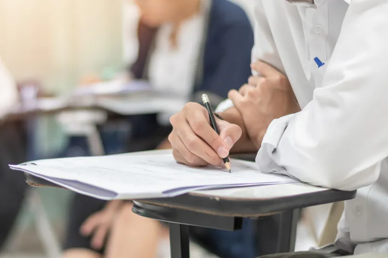 Luni începe înscrierea pentru sesiunea a doua a examenului de Bacalaureat