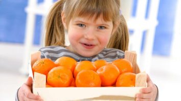 UE vrea ca elevii să consume alimente produse în Europa. Școlile vor cumpăra fructe, legume și lapte de la producători europeni