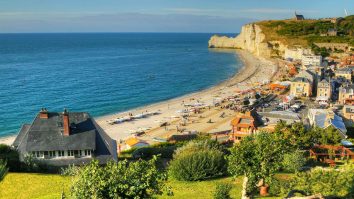 Normandia îți oferă vara asta peisaje spectaculoase și o istorie artistică fără egal. Ce trebuie să vizitezi