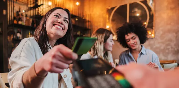 Cine ar trebui să achite nota de plată? Cercetătorii spun că de cele mai multe ori, cine lansează invitația ar trebui să plătească